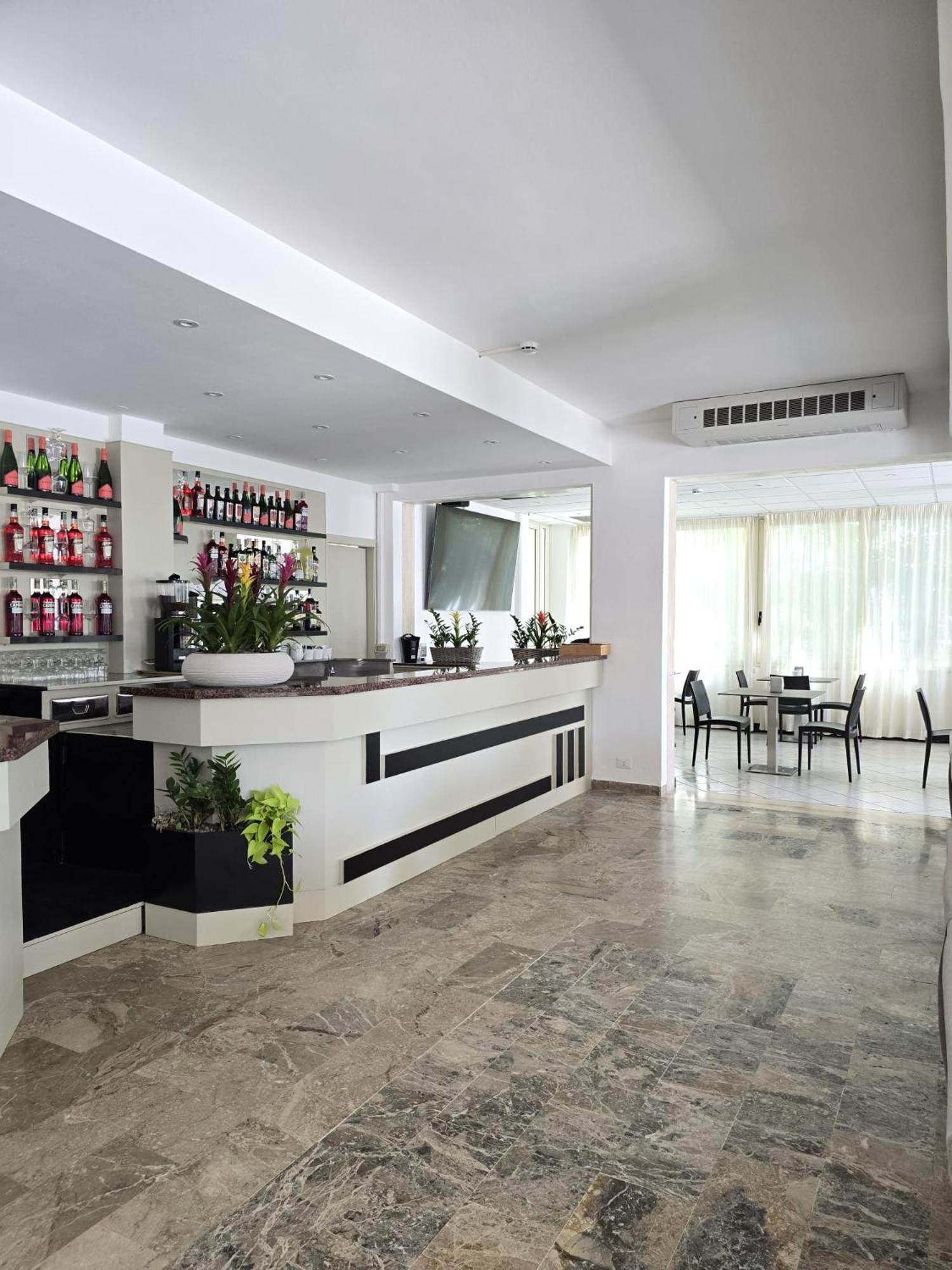 Hotel Helios Beach Milano Marittima Zewnętrze zdjęcie
