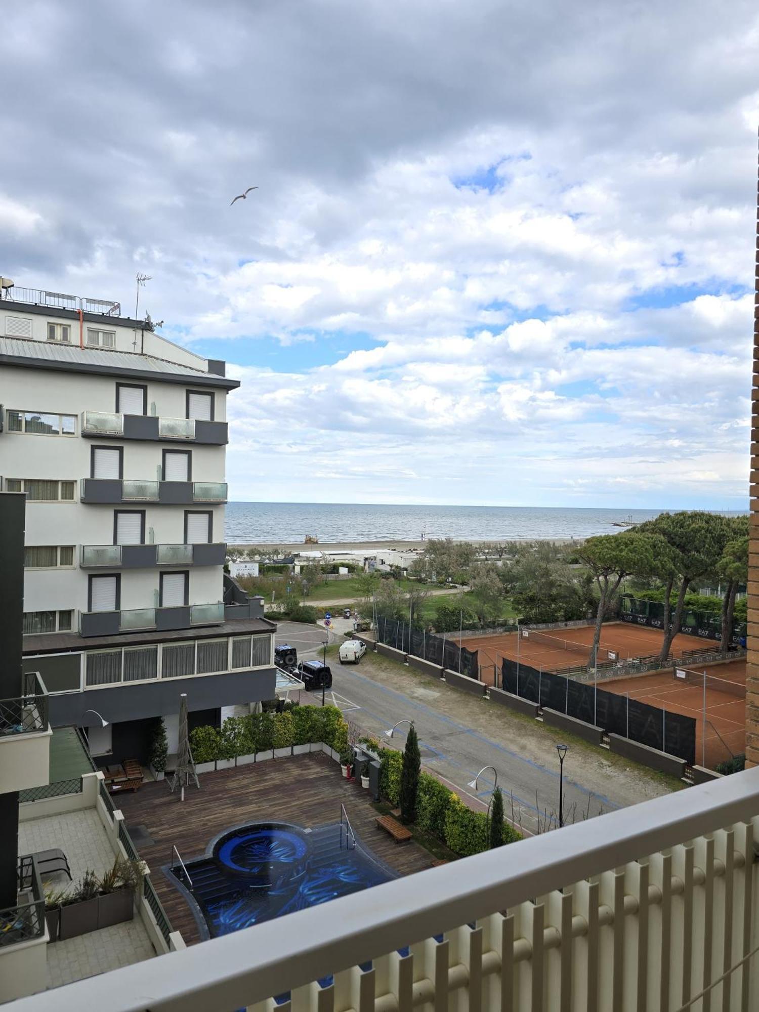 Hotel Helios Beach Milano Marittima Zewnętrze zdjęcie
